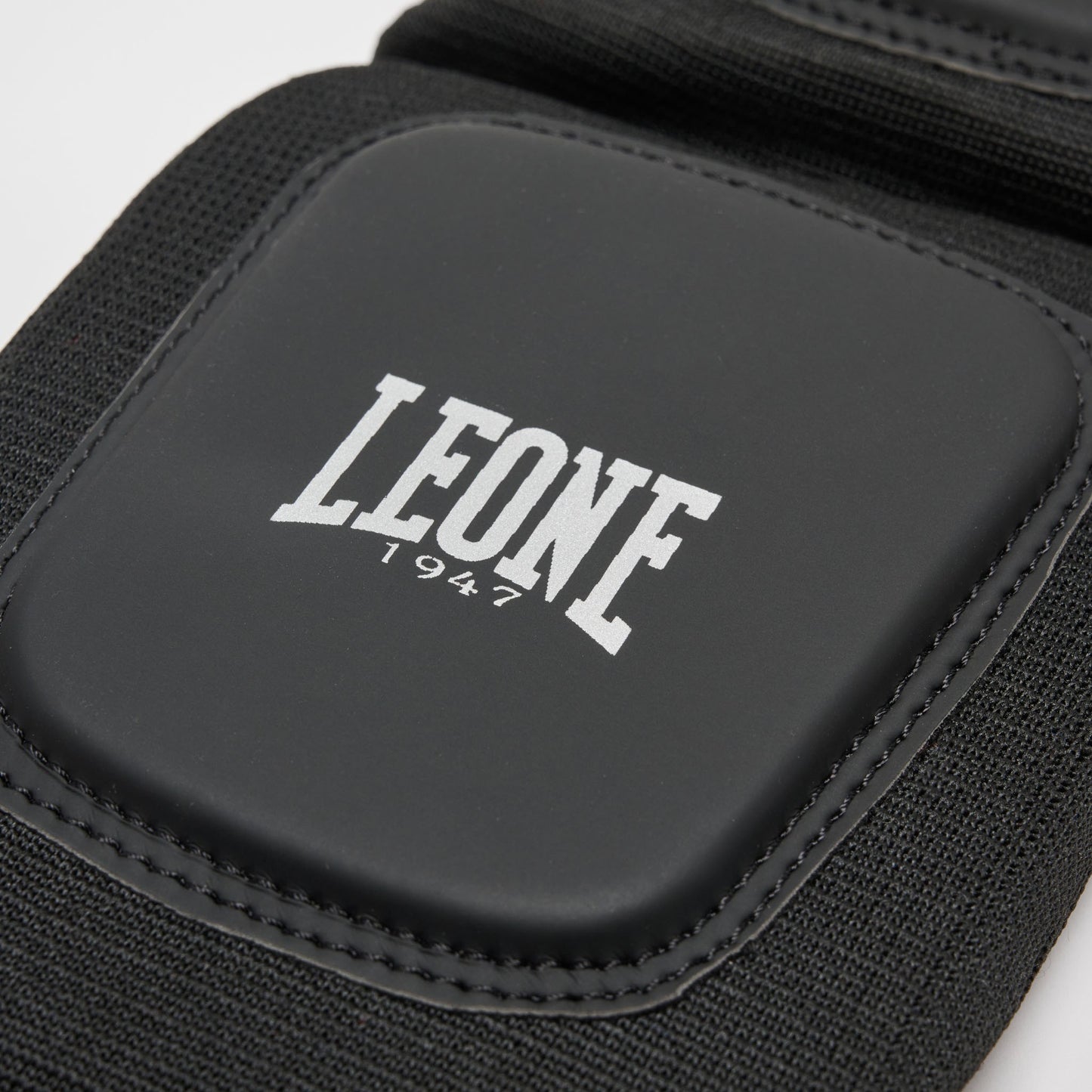 Paratibia Leone Black Edition PT124 a calza