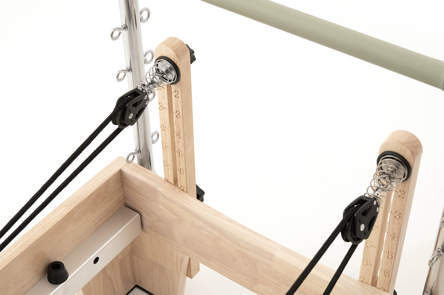 Lettino Reformer in legno con torre Mooma