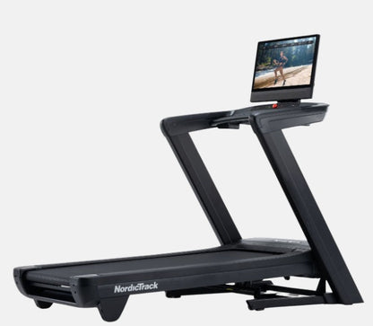 Tapis Roulant NordicTrack Commercial 2450   + abbonamento di 1 anno Ifit