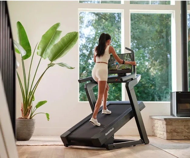 Tapis Roulant NordicTrack X24 Incline Trainer  con abbonamento Ifit per 1 anno