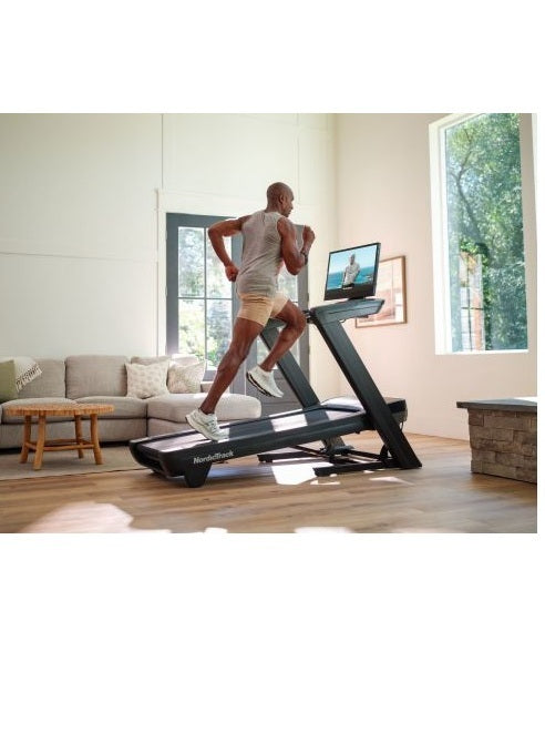 Tapis Roulant NordicTrack Commercial 2450   + abbonamento di 1 anno Ifit