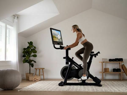 Gym Bike Nordictrack  Studio 27i - con App Ifit integrata - schermo touchscreen da 27" - compreso 1 anno di abbonamento IFIT